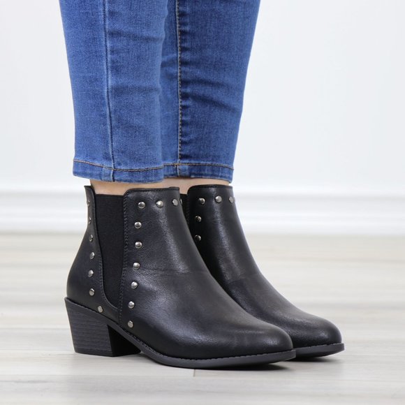Black Synthetic Leather Chelsea Pointed Toe Low Heel Ankle Boots Metal Studs - Picture 2 of 12
